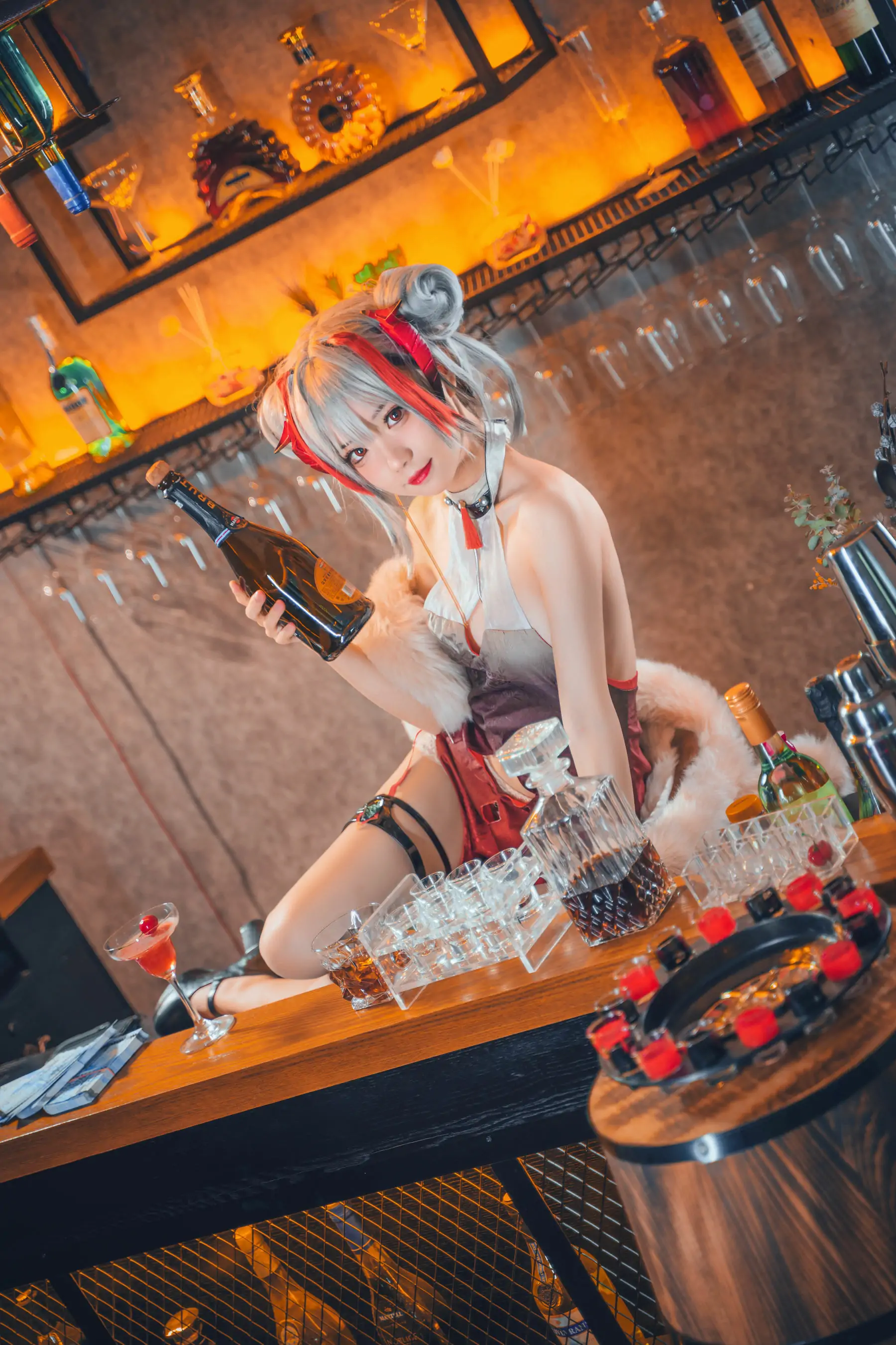 [福利COS] 花柒Hana - 明日方舟 守夜冠军 W
