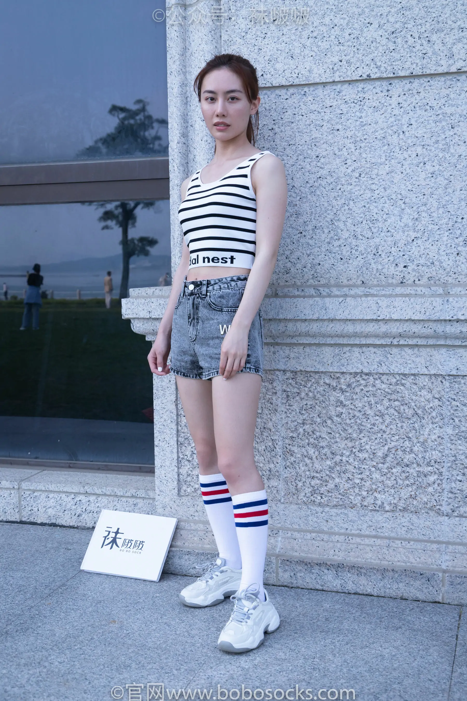 【性感写真】BoBoSocks袜啵啵 No.006 小米-运动鞋、白色小腿袜、裸足(130P)-美图-云享社·资源