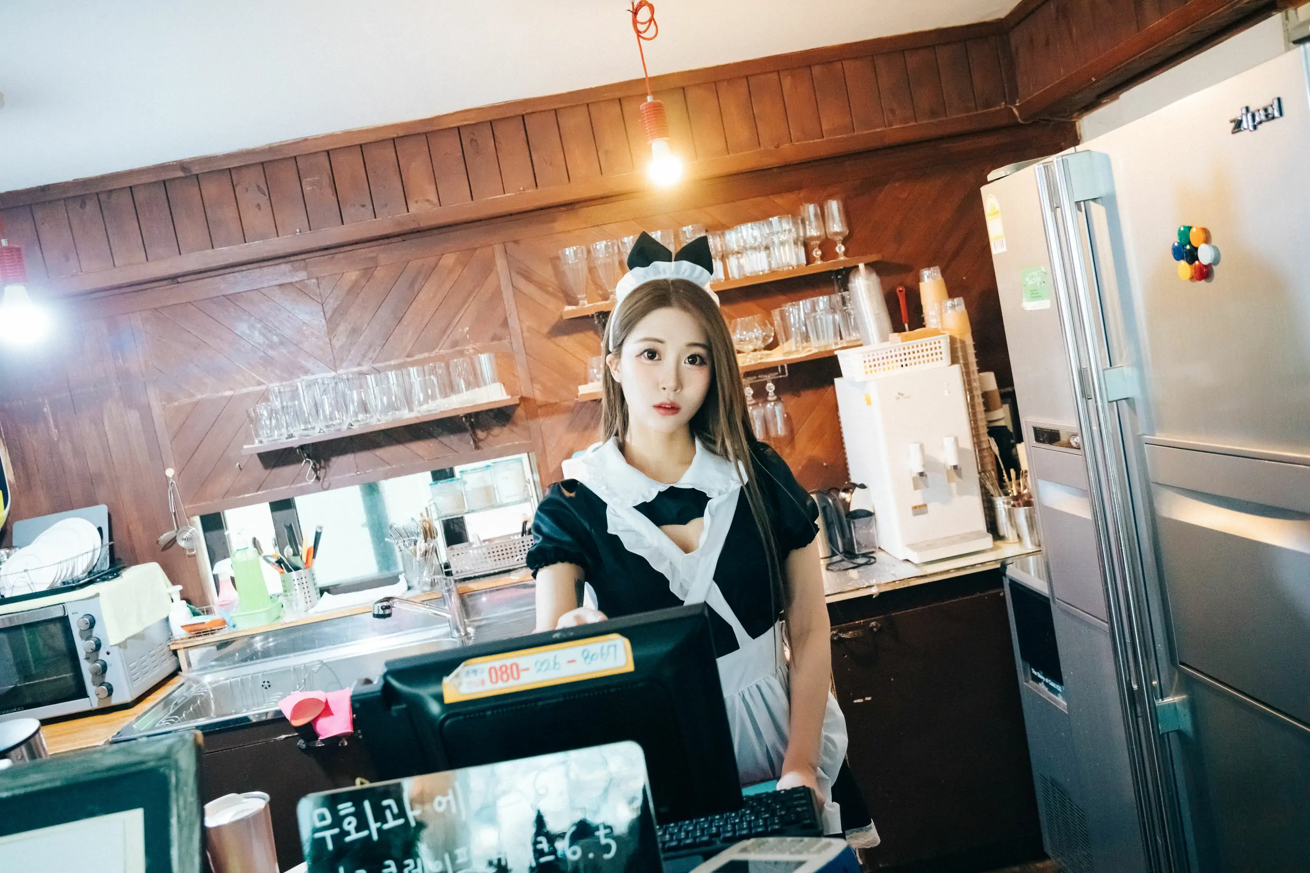 [LOOZY] Bomi - Maid cafe 