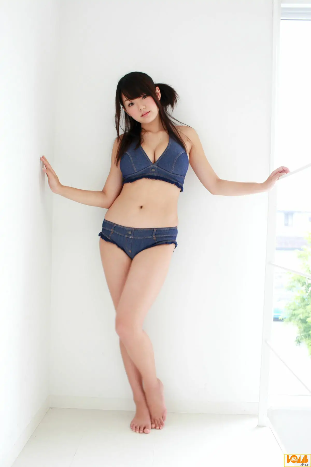 【日本写真】[Bomb.TV] 2010年12月刊 Ai Shinozaki 篠崎愛(29P) - IYXS