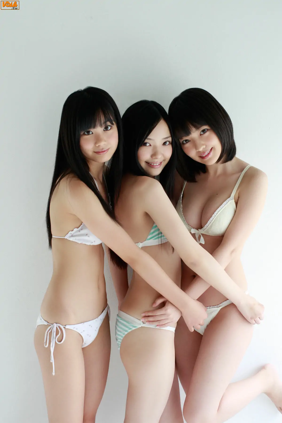 【日本写真】[Bomb.TV] 2011年10月号 広瀬玲奈、伊藤優衣、安藤遥(55P) - IYXS