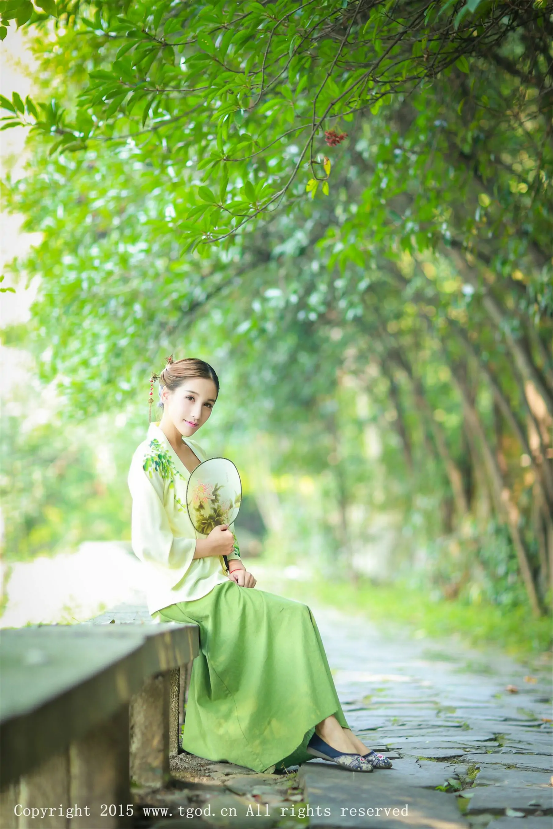 【性感写真】艾希ICE《女神身着清新汉服 从湖畔缓缓走来》 [TGOD推女神] 写真集(48P)-美图-云享社·资源