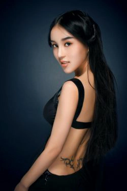 混血美女模特石一伊 棚拍图片(45P)