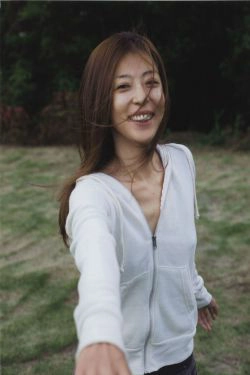 中村愛美 《Lyin  Eyes》 [PhotoBook](98P)
