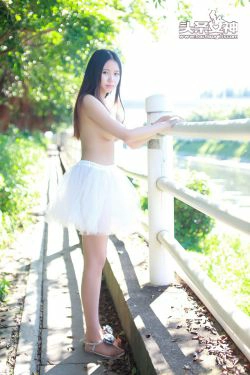 小雨《野外极致露出》 [头条女神](34P)