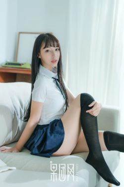 宓兔兔er《日系学生装 香肩翘臀vs裸背美腿》 [果团网Girlt] No.047(52P)