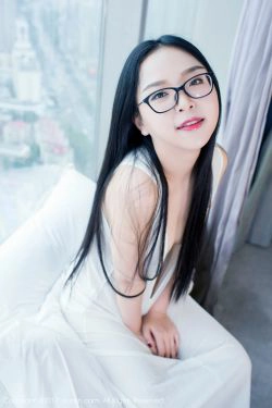 智齿小模特@花花李《深V连衣裙 死库水》 [秀人网XIUREN] No.772(61P)