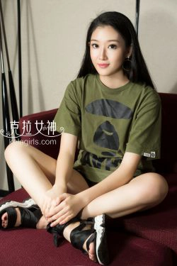 思茹《黑丝衬赤足》 [克拉女神](30P)