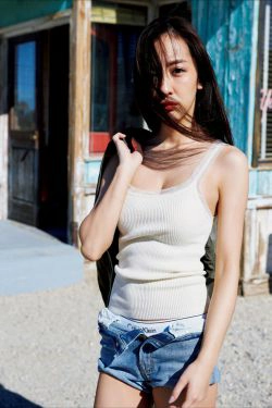 板野友美 写真集「Wanderer」(Kindle)(129P)