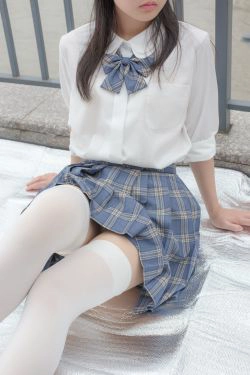 [森萝财团] R15-039 百褶裙白丝美足(88P)