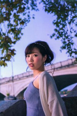 楠田亜衣奈 ファーストソロ写真集「くすくすくっすん」(126P)