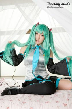 Saku サク 《VOCALOID》Hatsune Miku [Shooting Star s](70P)