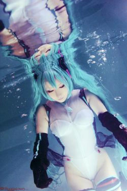 绫香サク (Saku サク Saku Ayaka) 《VOCALOID》初音ミク 鏡音リン [Shooting Star s](100P)