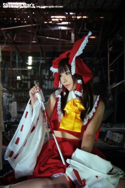 绫香サク 《東方Project》博麗霊夢 Reimu Hakurei(100P)