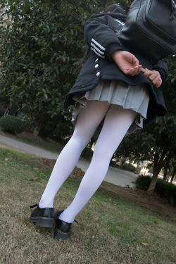 [森萝财团] [BETA-012] 户外丝足秀(63P)