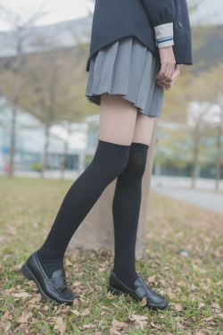 [风之领域] NO.021 学妹户外黑丝1(50P)