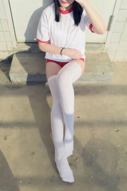 [风之领域] NO.112 运动场上的白丝体操服少女(47P)