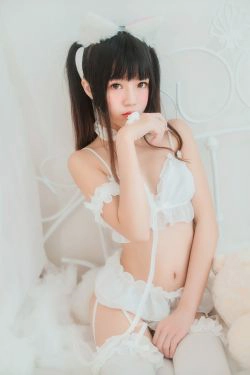 [萝莉COS] 桜桃喵《白猫》(32P)