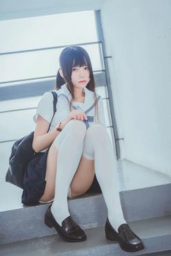 [萝莉COS] 桜桃喵《蓝白水手服》(39P)