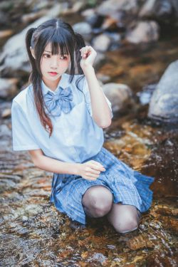 [萝莉COS] 桜桃喵《校服少女COSPLAY湿身系列》(75P)