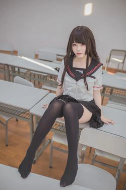 [萝莉COS] Yoko宅夏《黑丝JK》(39P)