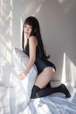 [萝莉COS] Yoko宅夏《开胸泳衣2》(28P)