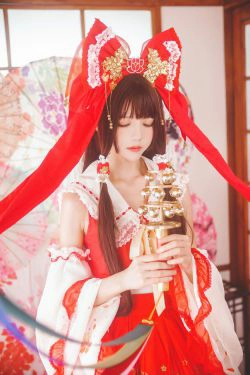 [萝莉COS] 桜桃喵《灵梦 新年快乐》(45P)