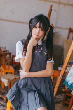[萝莉COS] 桜桃喵《画室少女》(17P)