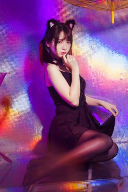 疯猫ss《丝袜狂想曲(光)》(34P)