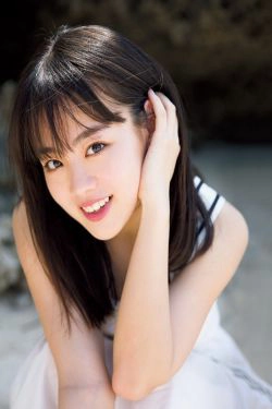 [FRIDAY] 2018.06.08 伊原六花 登美丘高校ダンス部元キャプテンがビキニでデビュー(5P)