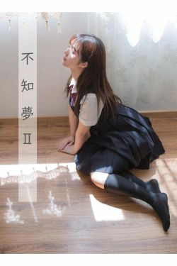 [萝莉COS] 微博福利姬镜酱 - 不知梦 制服(38P)