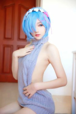 [萝莉COS] 南桃Momoko - 蕾姆露背毛衣(12P)