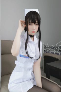 [萝莉COS] 白银 - 长发小护士(66P)