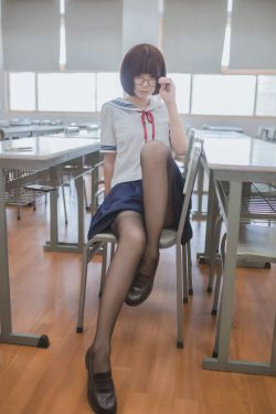 [萝莉COS] 白金Saki - 蘑菇头黑丝JK(26P)