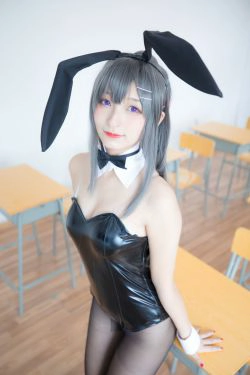 [萝莉COS] 神楽板真冬 樱岛麻衣(140P)