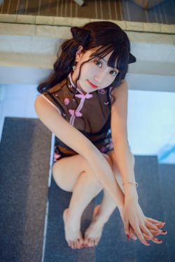 [萝莉COS] 黑川 - 小恶魔旗袍(18P)