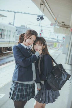 [萝莉COS] 黑川 - JK百合(20P)