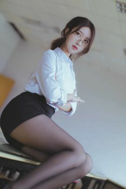 [萝莉COS] 黑川 - 黑丝教师(43P)