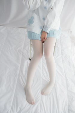 [轻兰映画] VOL.001  少女白丝(30P)