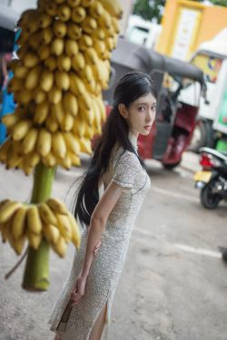 动漫博主南桃Momoko 街拍白旗袍(11P)