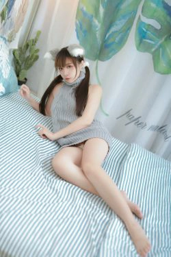 人气Coser二佐Nisa 宠物少女 私房露背毛衣(17P)