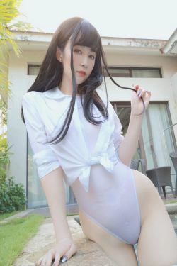 [COS福利] Coser小姐姐白银 - 游泳课(91P)