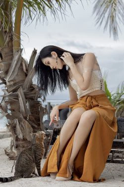 [COS福利] 动漫博主南桃Momoko - 黄裤(10P)