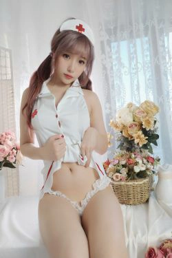 [COS福利] 动漫博主雯妹 - 护士(44P)
