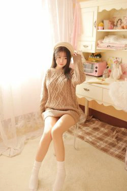 [COS福利] 巨乳猫九酱Sakura - 驼色毛衣(25P)