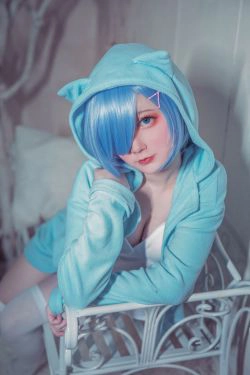 [Cosplay写真] 动漫博主弦音sic - RE从零开始的异世界生活 蕾姆猫咪睡衣(9P)