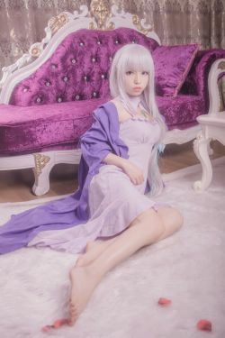 [Cosplay写真] 萌妹白易子教主 - RE从零开始的异世界生活 艾米莉娅(10P)