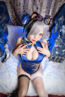 [网红COSER] 动漫博主貓田聖奈奈 - 食铁兽(17P)