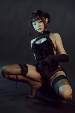[网红COSER] 七月喵子 - 黑旗袍(32P)