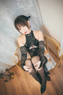 [网红COSER] 萝莉神楽坂真冬之風と月-黑旗袍(80P)